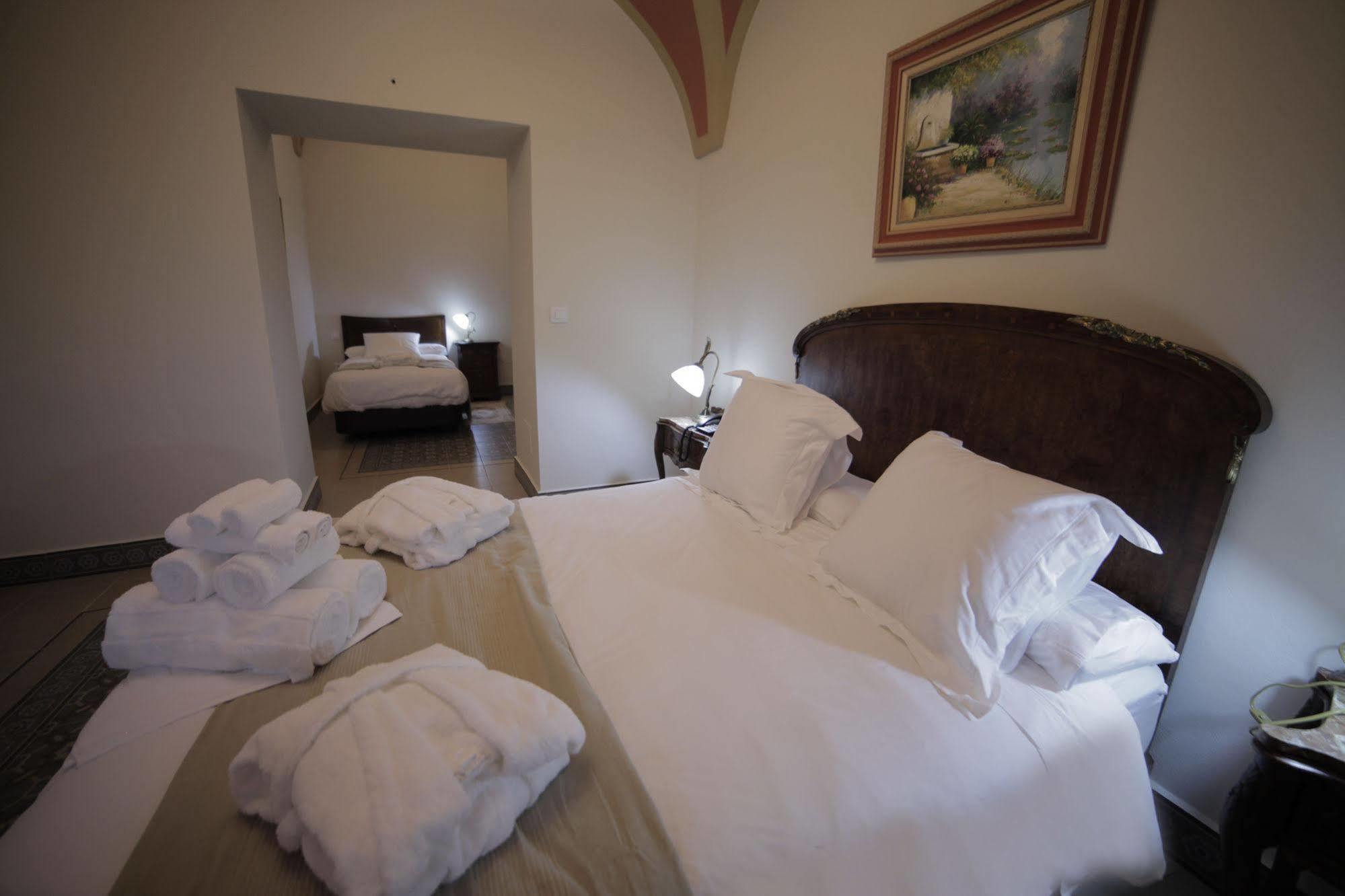 Hotel La Giralda Burguillos Del Cerro Eksteriør billede
