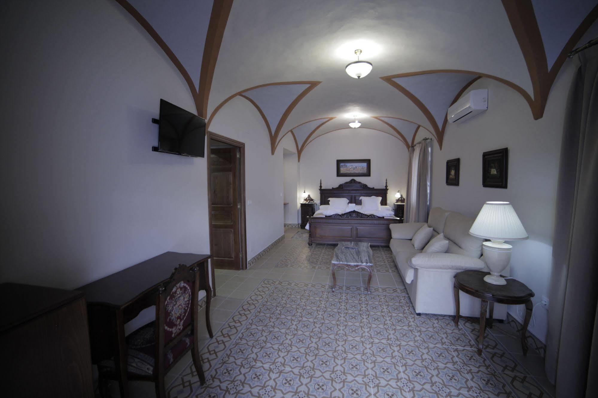 Hotel La Giralda Burguillos Del Cerro Eksteriør billede
