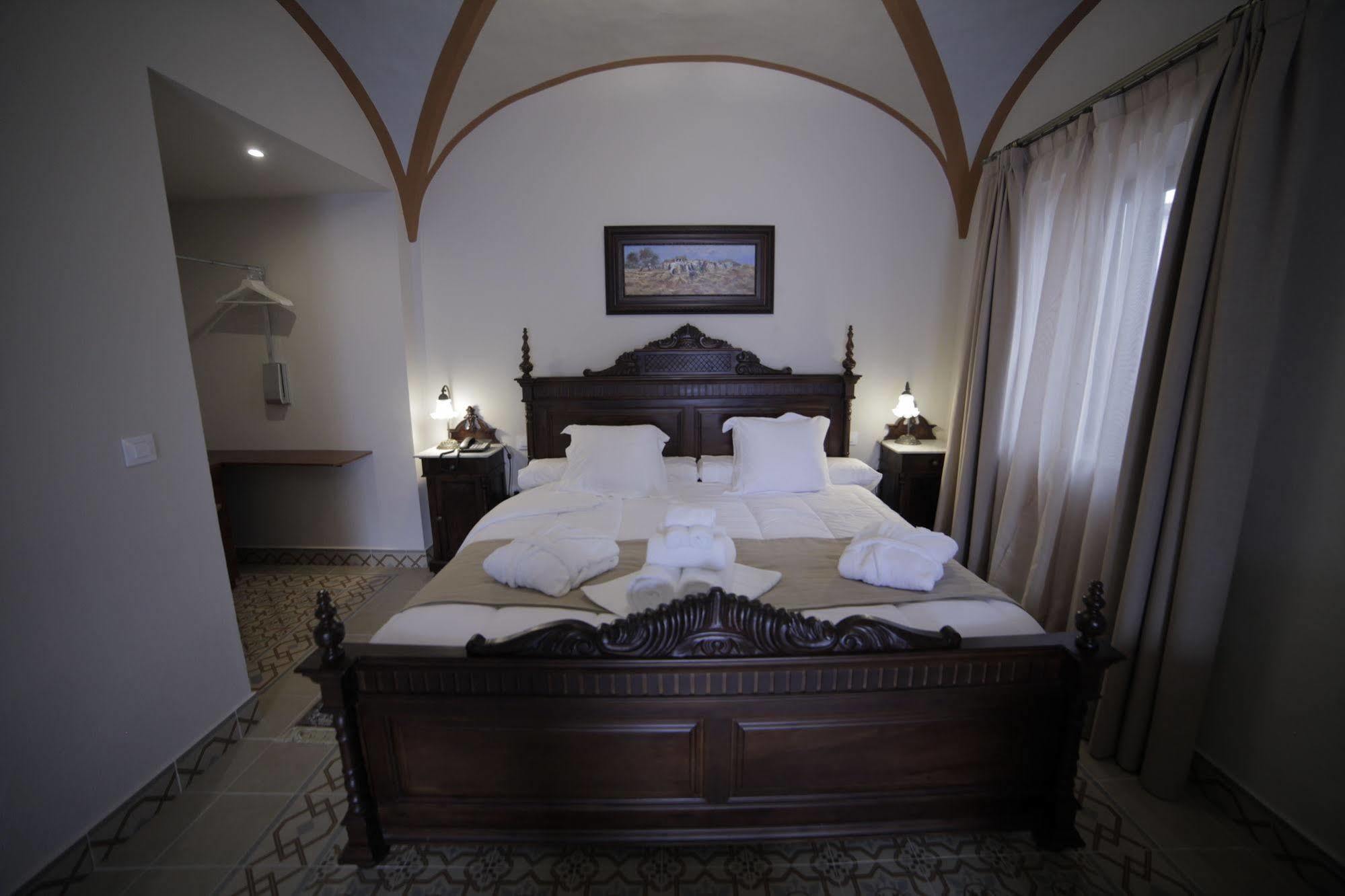 Hotel La Giralda Burguillos Del Cerro Eksteriør billede